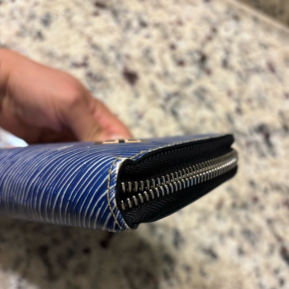 LOUIS VUITTON Epi Azteque Zippy Wallet- Limited Edition - Picture 5 of 13